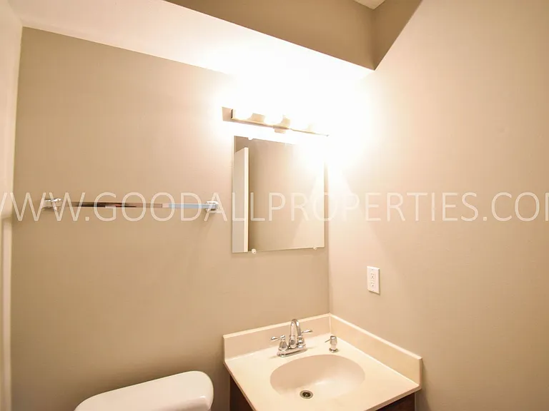 716 Knolls Ct — Photo 5