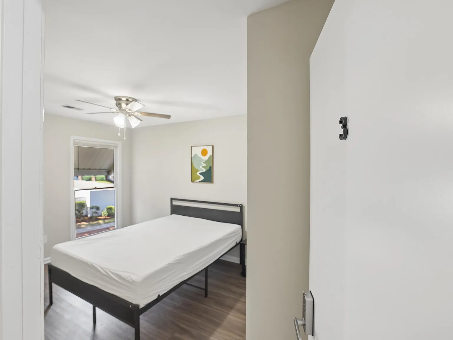 4 bed, 3.0 bath, 1594 sqft, $819 — Photo 1