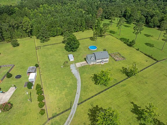 3rd image of 1375 Dogwood Dr