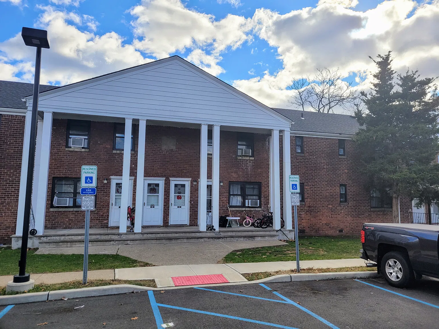 42 Hampton Ct — Photo 1