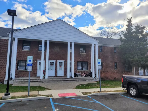 42 Hampton Ct, Maywood, NJ
