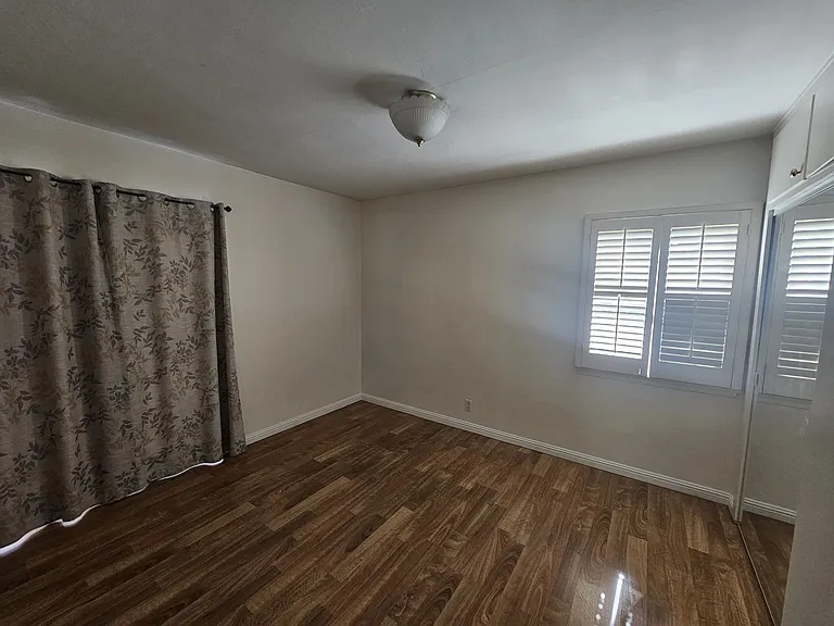 7820 Vantage Ave — Photo 9