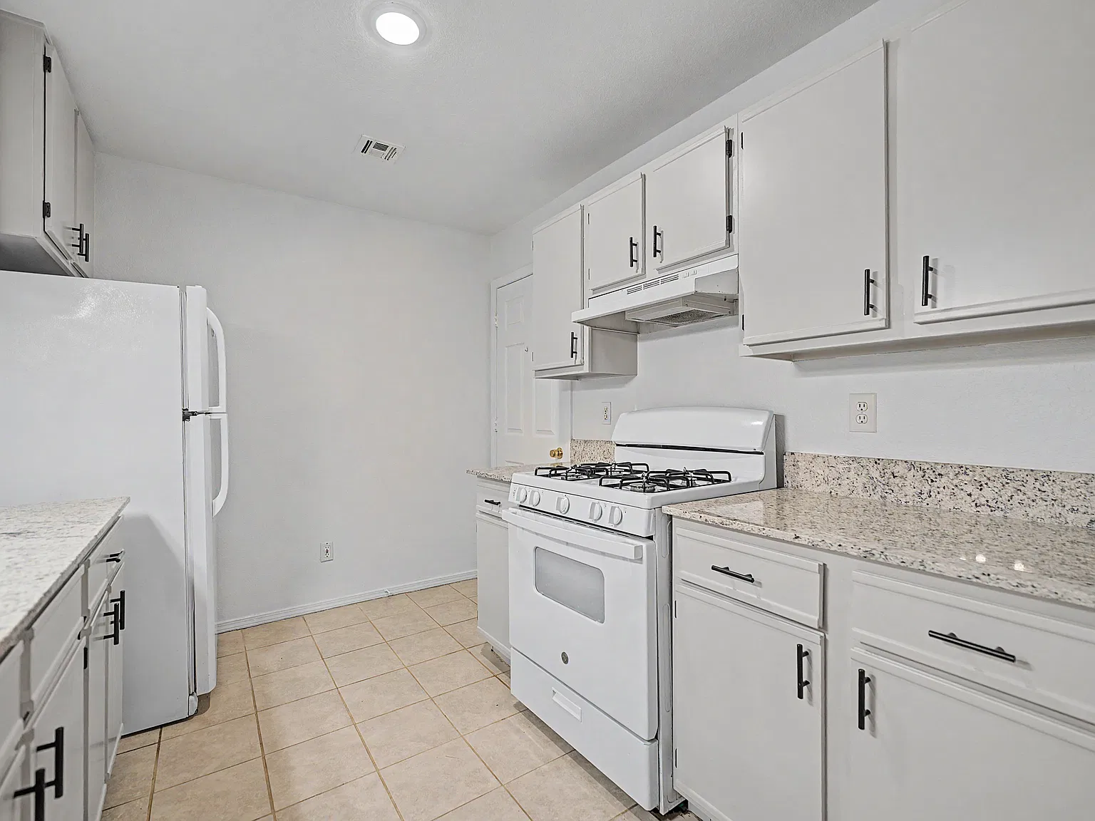 3 bed, 1326 sqft, $1,600 — Photo 4