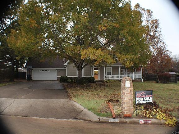 2nd image of 1006 E Woods Dr