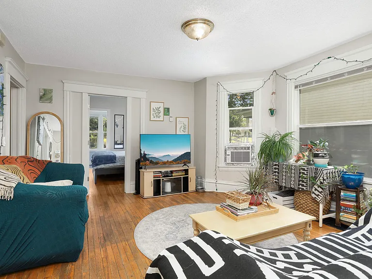 750 Buchanan St NE #1 — Photo 4
