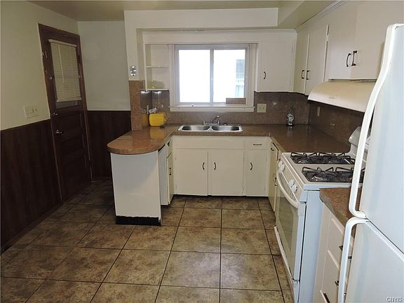 4th image of 417 Lynch Ave