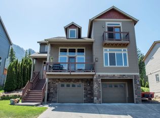 936 SE Windsong Dr, Cascade Locks, OR 97014