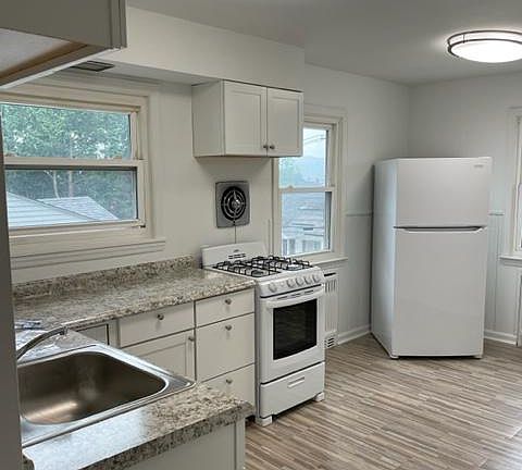 5th image of 1064 Victory Blvd Floor 2