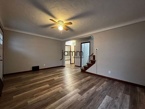 4th image of 18713 Waterbury Ave