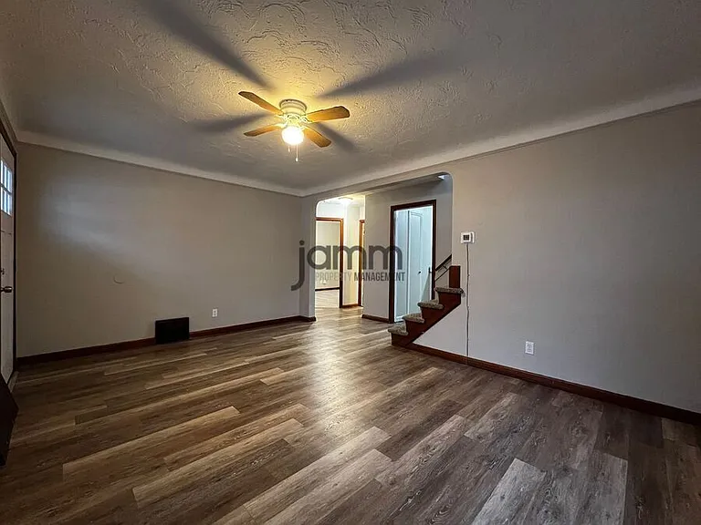 18713 Waterbury Ave — Photo 4