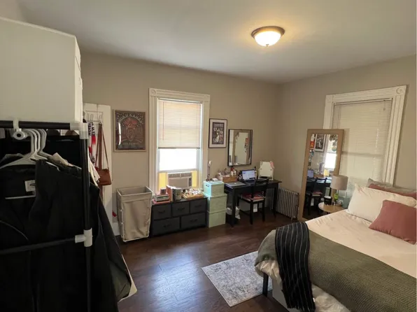 10 Bellflower St, Dorchester, MA 02125