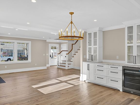 4th image of 146 Scudder Road