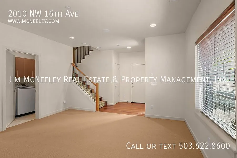 Stunning 2BR Pearl Condo Near Waterfront — Photo 4