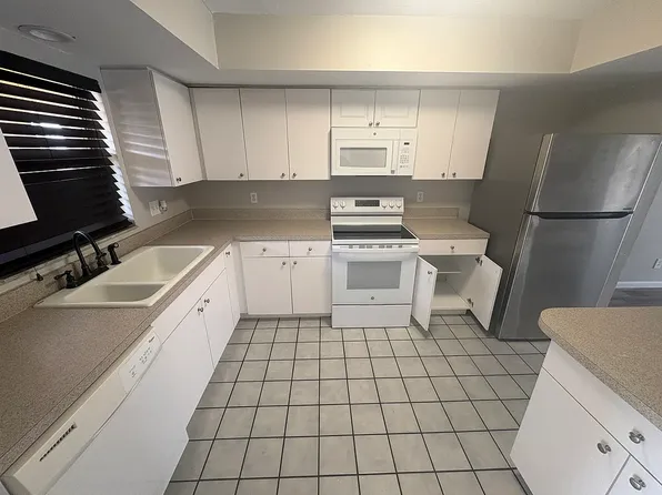 706 SE 13th Ct APT E, Cape Coral, FL 33990