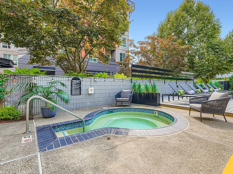 245 SW Lincoln St — Photo 25