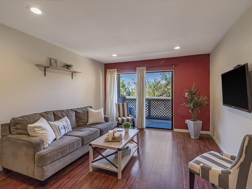 1st image of 915 Catkin Ct
