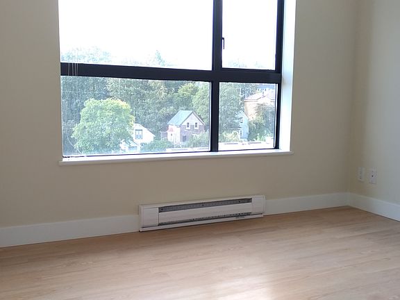 3rd image of 833 Agnes St #1