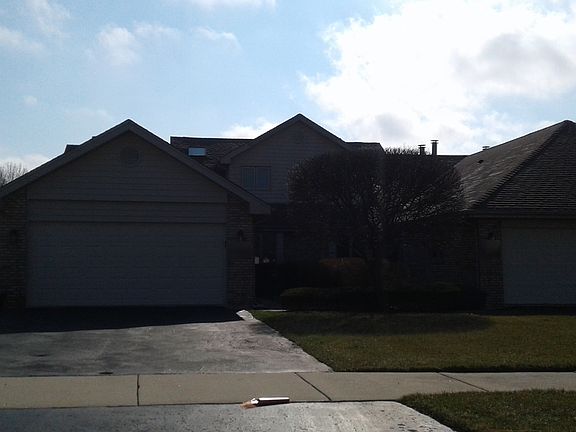 2nd image of 18433 Lakeview Cir W