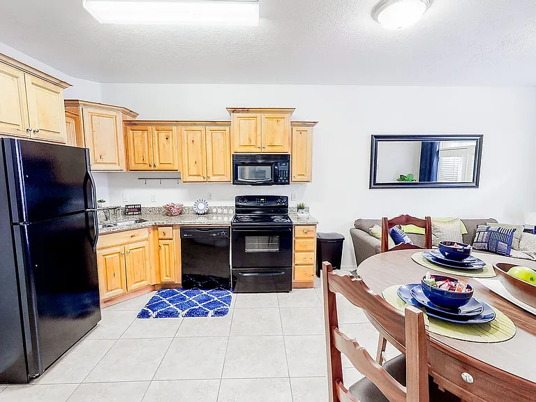 Alpine Village Student Housing — Photo 7