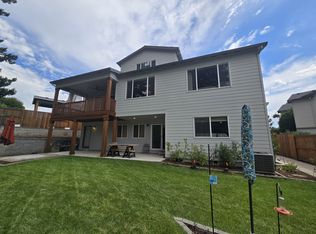 3304 N Irvine Dr, Hillsboro, OR 97124