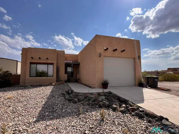 110 Blue Jay St, Elephant Butte, NM 87935
