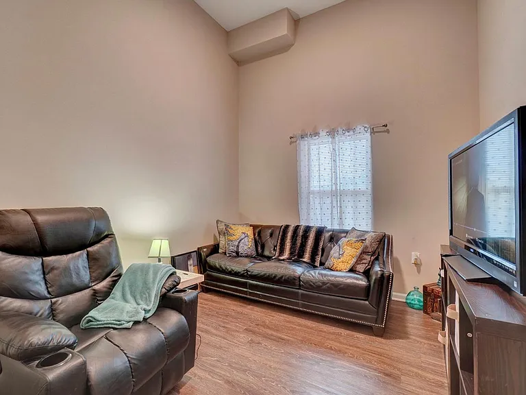Holley Pointe — Photo 10