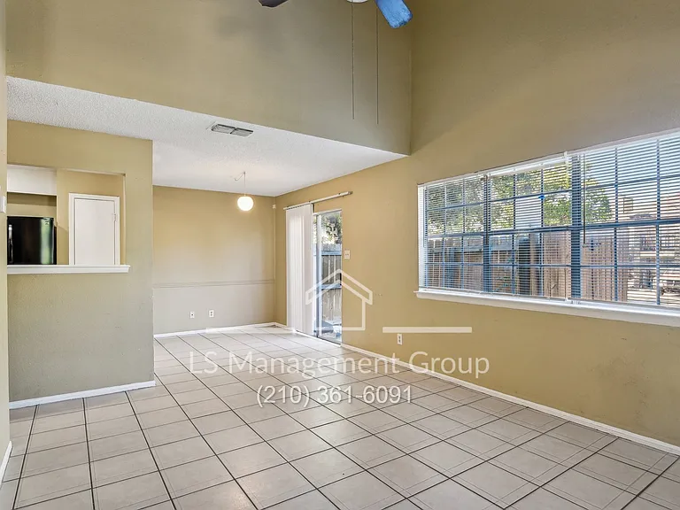 6702 Windsor Holw — Photo 12