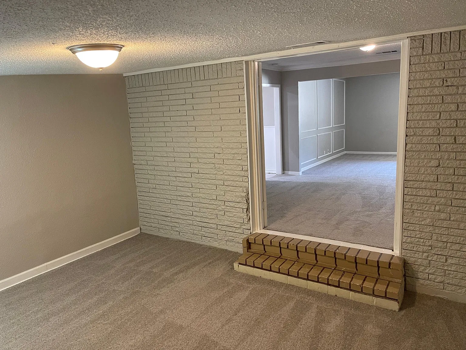 1213 Valley View Ct — Photo 4