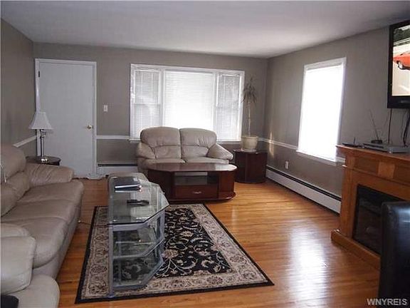 4th image of 1469 Erie Ave