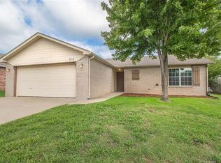 2118 W Maple Pl, Collinsville, OK 74021
