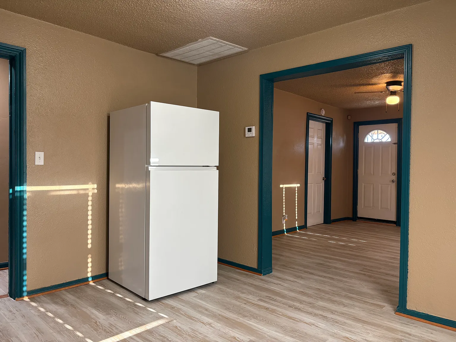 2 bed, 840 sqft, $1,200 — Photo 2
