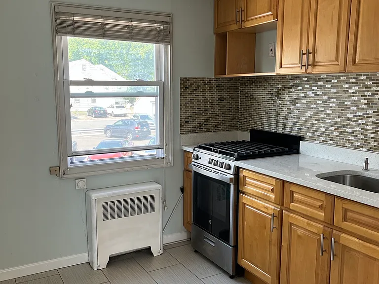 98 Hastings Ave #B — Photo 1
