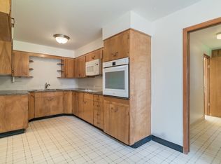$500 move-in incentive! Awesome 3-bdrm/2-bath duplex in heart of HillsboroLaundry hook ups, attac..., Hillsboro, OR 97123