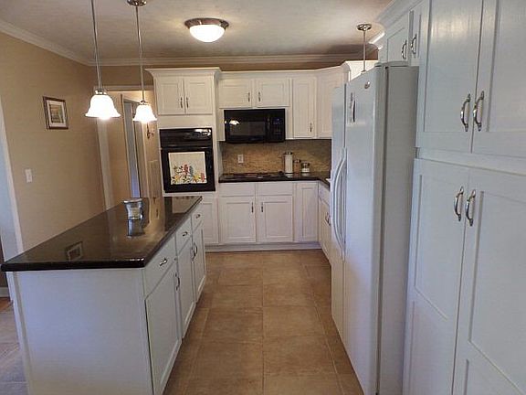 4th image of 313 Edgewood Dr