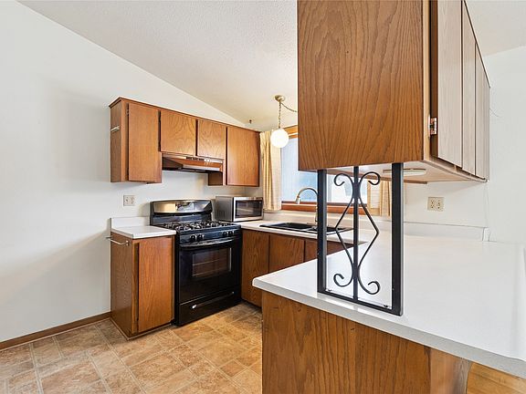 5th image of 2135 Country Club Dr
