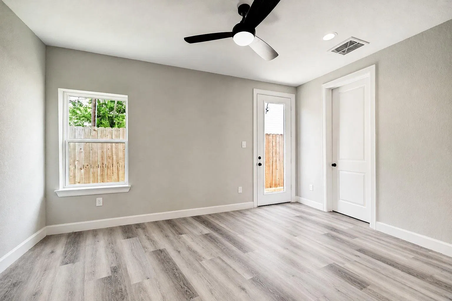 3 bed, 3.5 bath, 2265 sqft, $2,850 — Photo 3