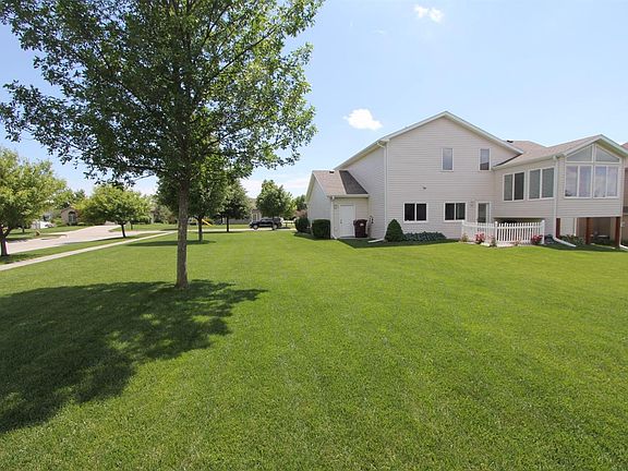 4th image of 9040 Foxtail Dr