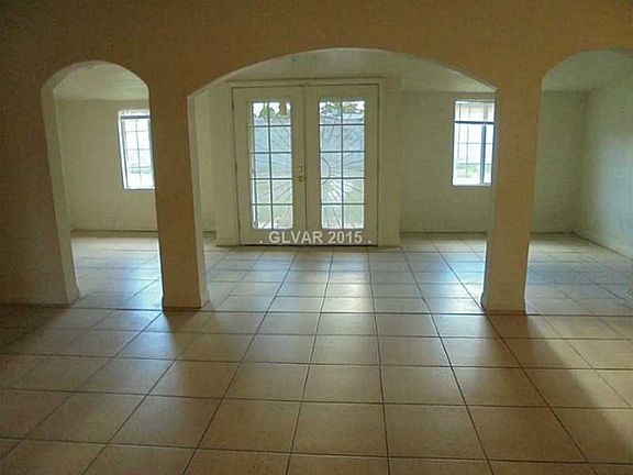 5th image of 1119 Arrowhead Ave