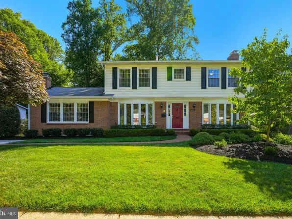 5021 Fleming Dr, Annandale, VA 22003