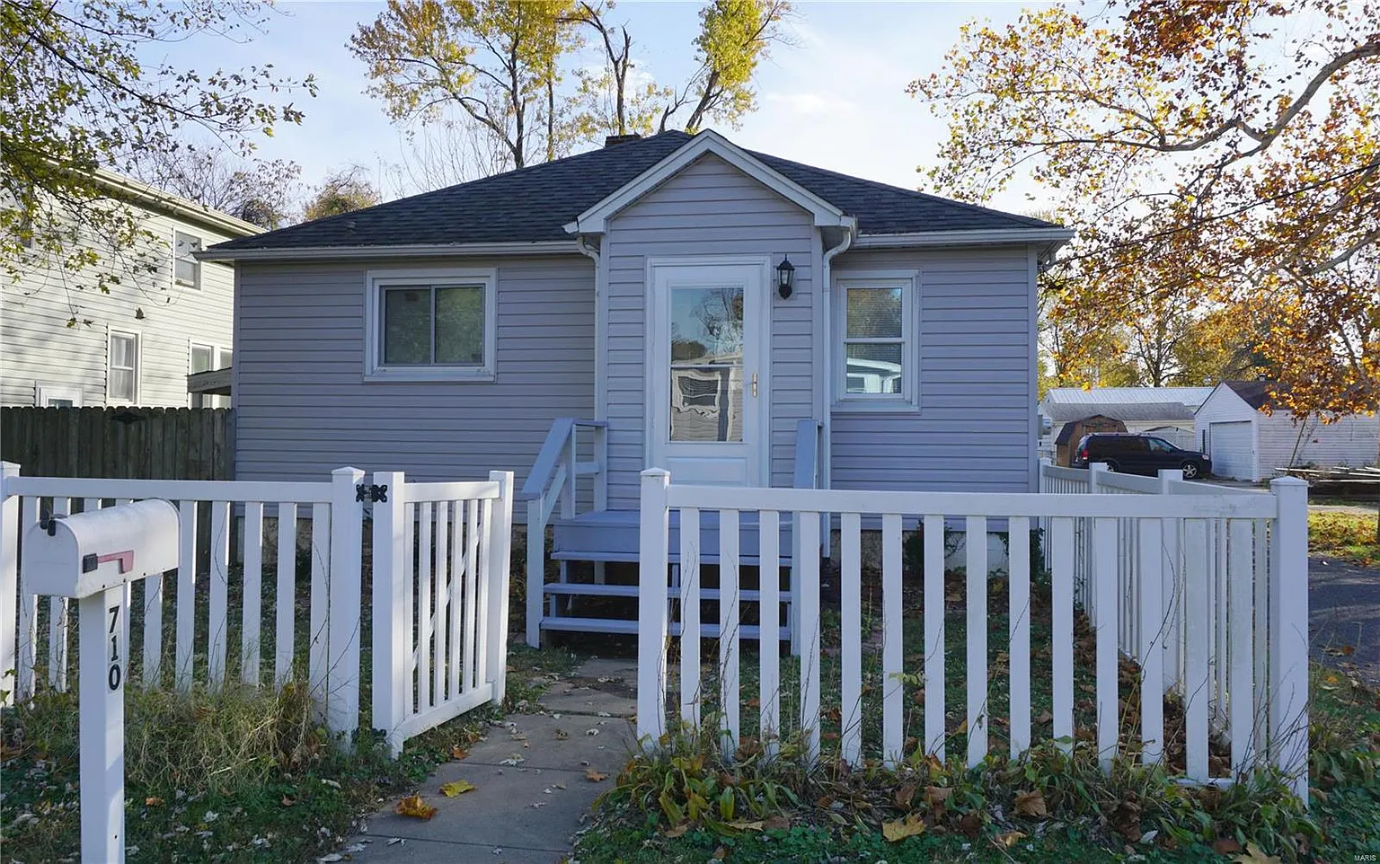 710 Giles St photo 1