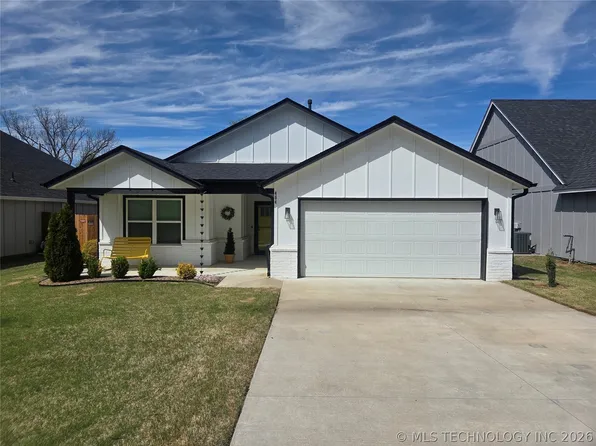 404 W Muskogee Ave, Chouteau, OK 74337