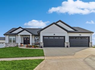 5214 Hay Field Dr SW, Cedar Rapids, IA 52404