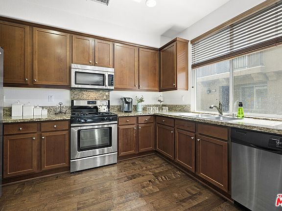 4th image of 27954 Avalon Dr