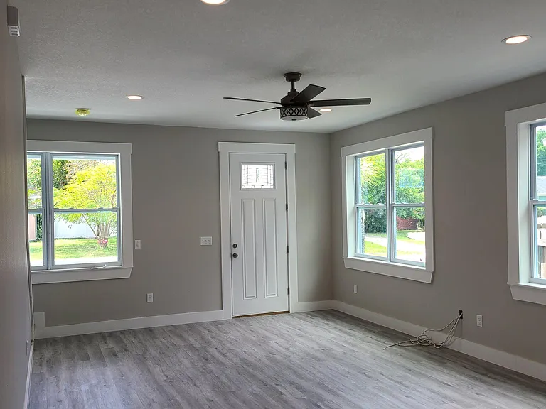 2125 W Saint Joseph St — Photo 18