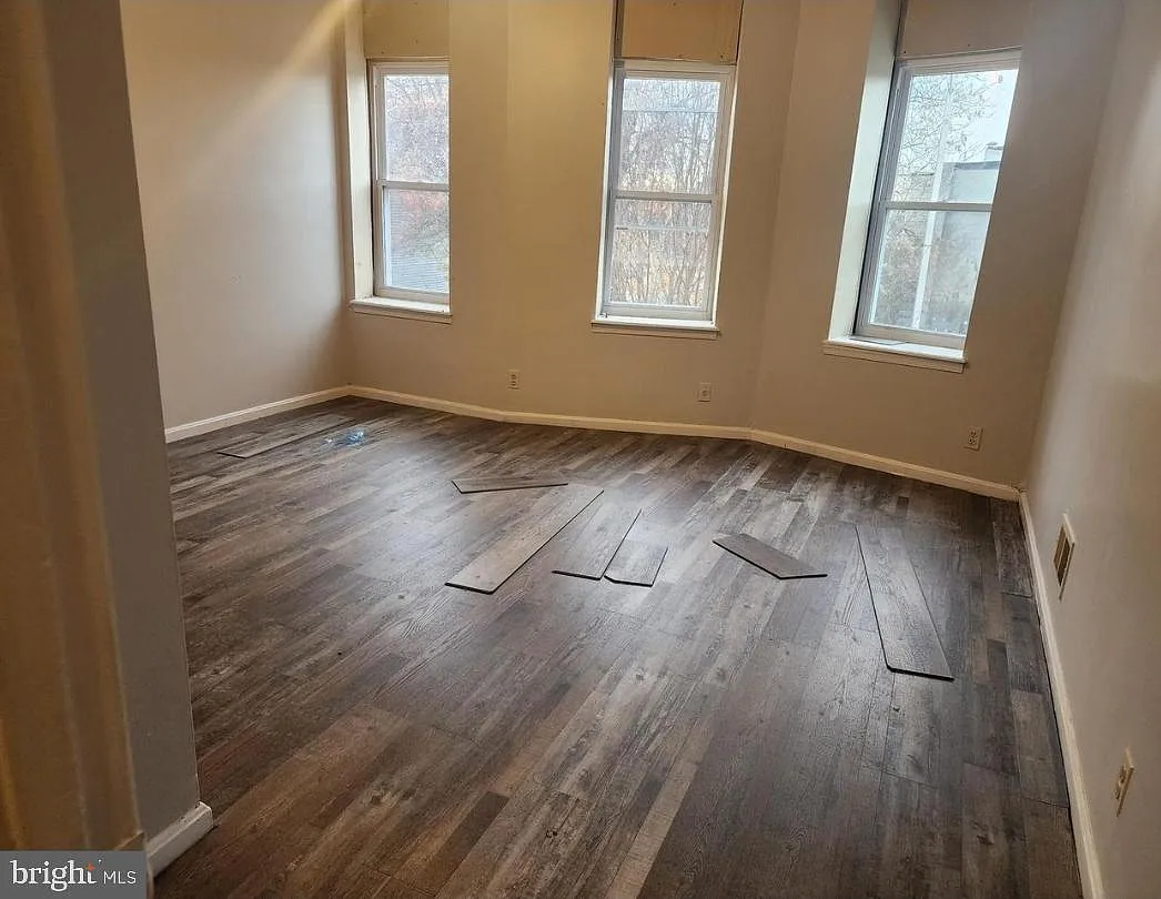 4 bed, 1.0 bath, 1200 sqft, $1,450 — Photo 3
