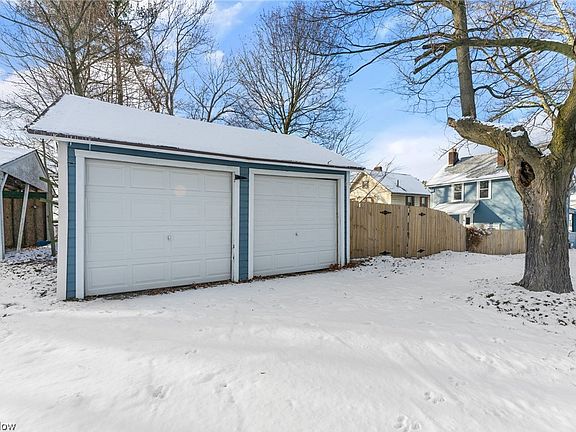 5th image of 447 E Prospect St