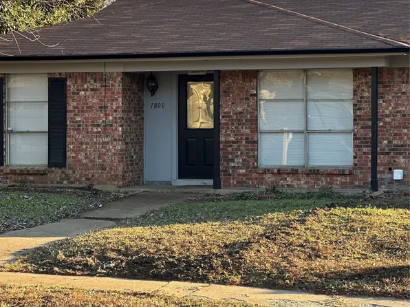 1800 Galahad Ln, Arlington, TX 76014