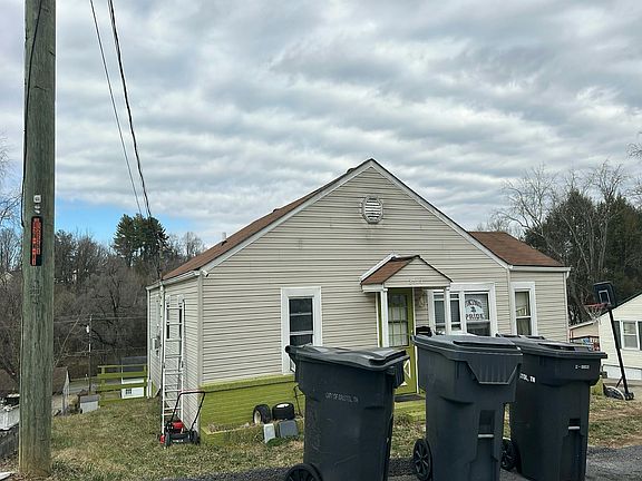 3rd image of 2513 Bay St
