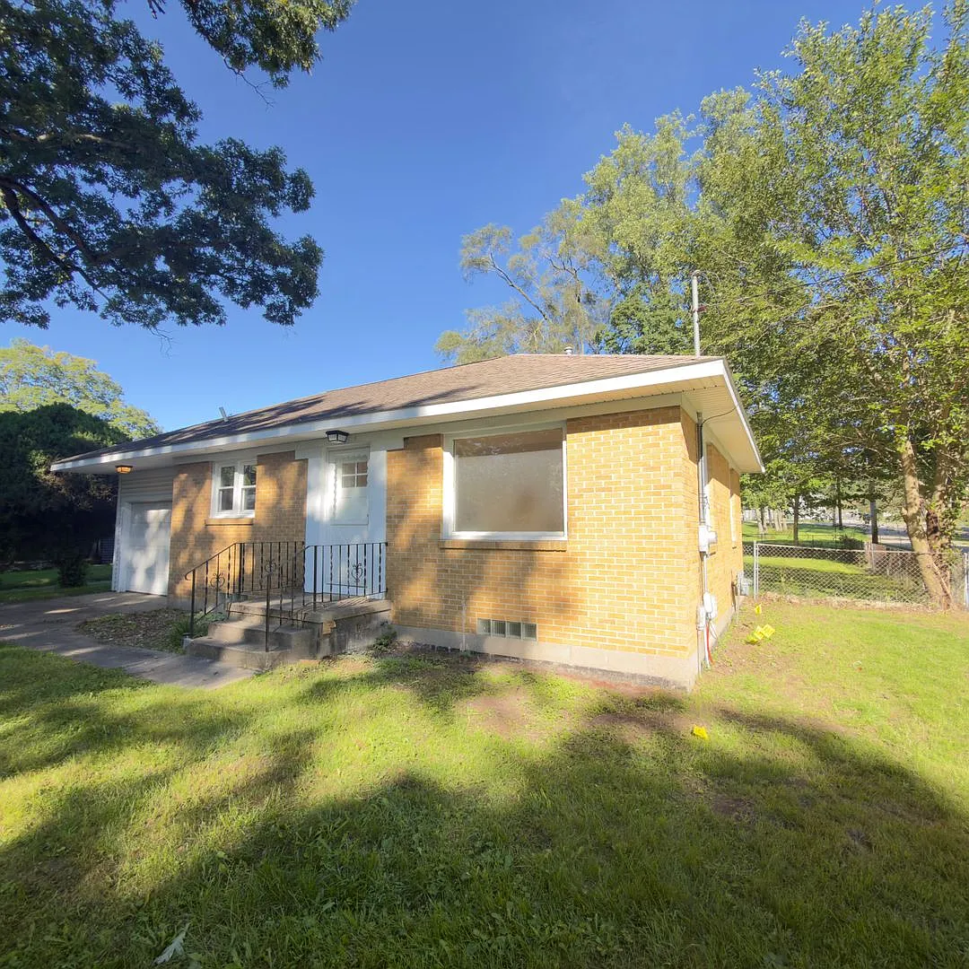 Adorable home across the street from Thornapple River — Photo 3