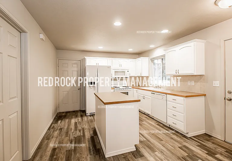 1603 N Drummond St — Photo 9